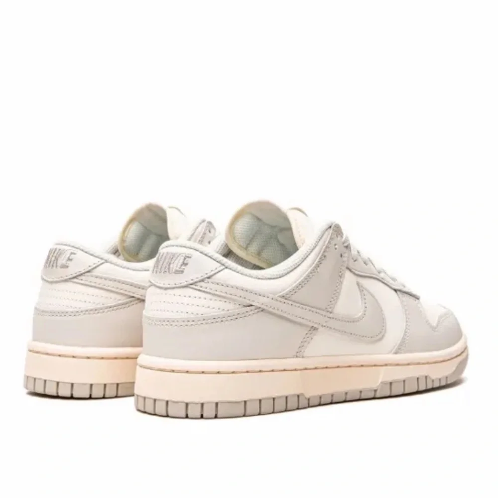 Nike Dunk Low Light Bone Sneakers